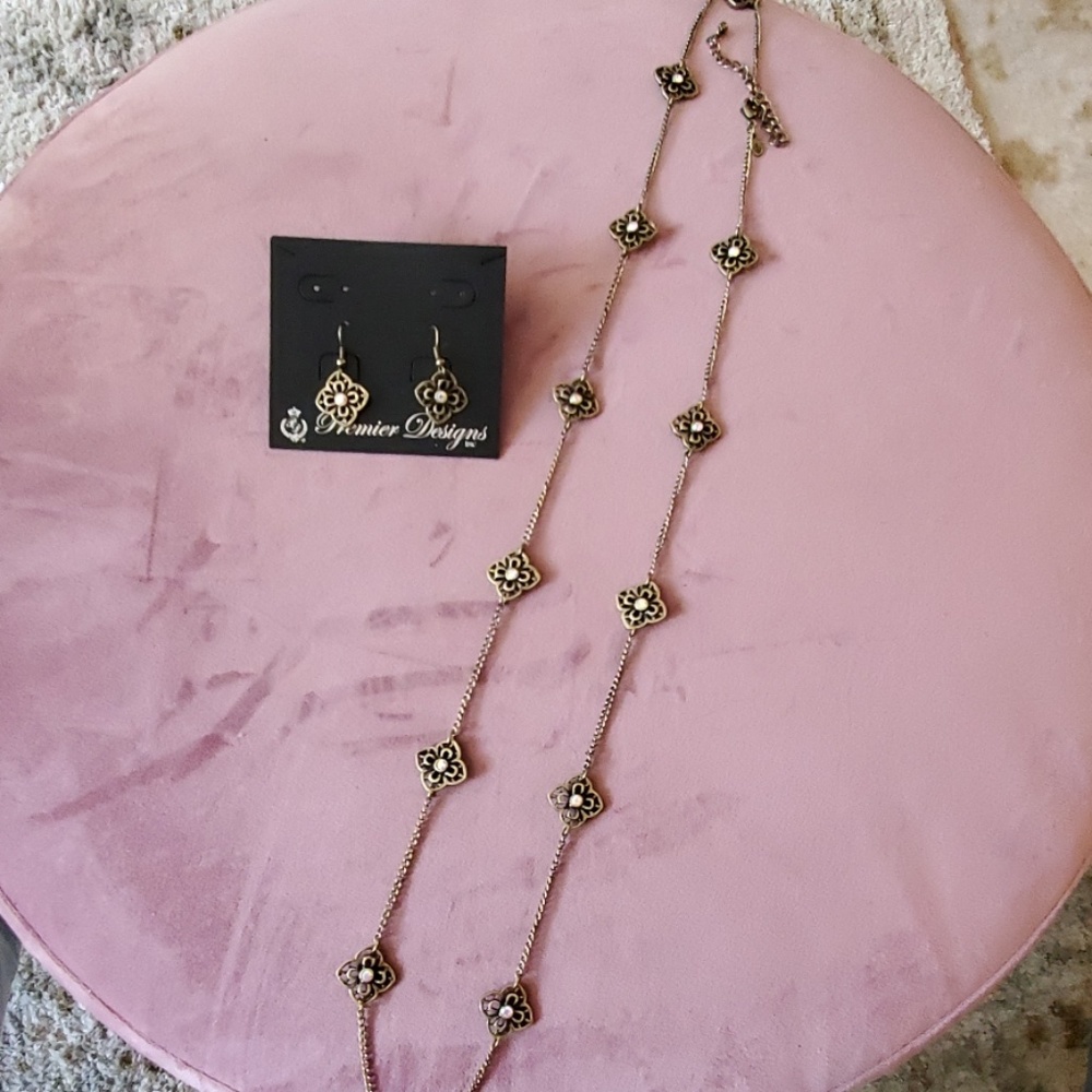 Premier Designs Necklace Set